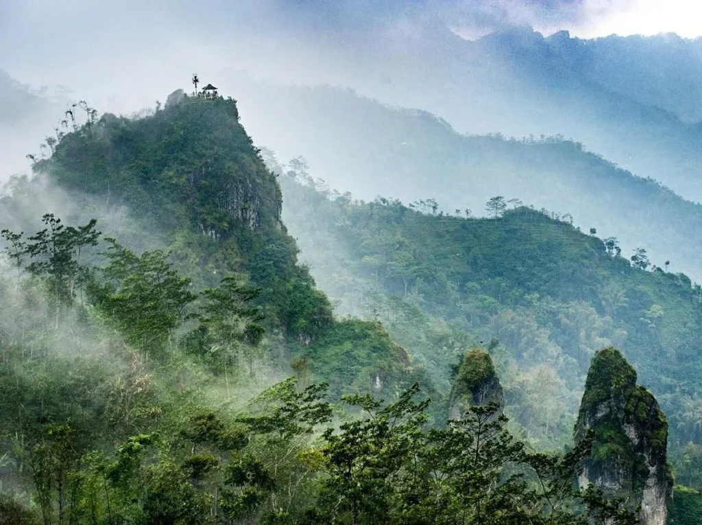 Puncak Suroloyo